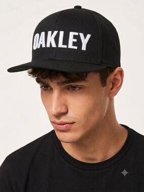 NWT Oakley California High Hat Mesh Snapback Black White Logo Straight Bill